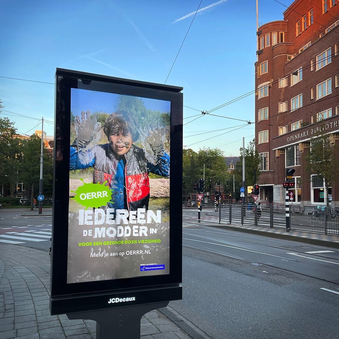 roslofbos's tweet photo. Lekker de #modder in! Via https://t.co/cJoPwlISU1 mocht ik deze abri maken voor #oerrr #natuurmonumenten. Nog tot maandag te zien in oa #amsterdam , zoals bv 👇🏼#leidscheplein #roelofhartplein #damrak #amsterdamcs https://t.co/dbF3QhQZ5Z