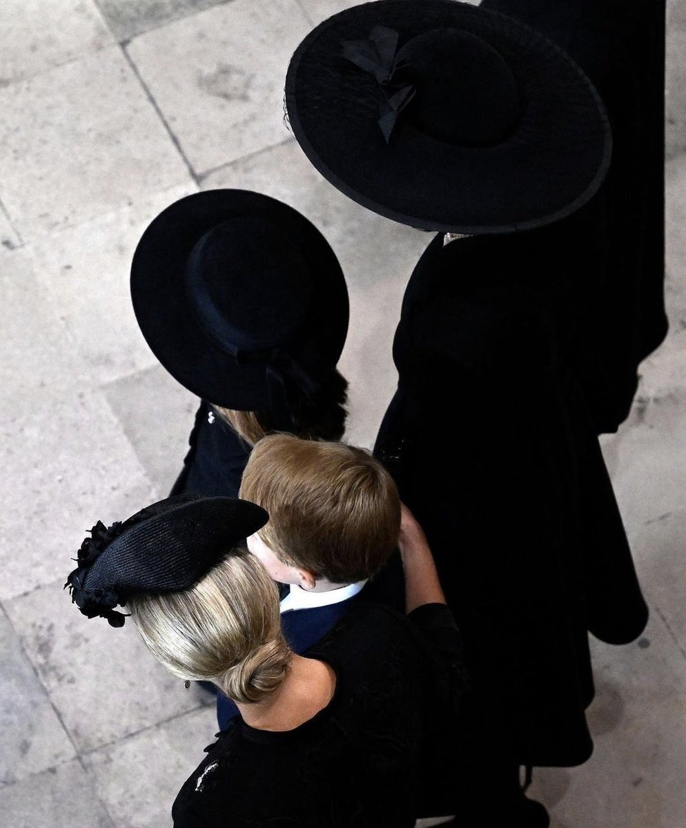 Family will ALWAYS be there for you ❤️🖤📸

We miss the Queen everyday. She was an incredible Queen, mother, grandmother and great grandmother. Who will be deeply missed. 

#queensfuneral #QueenElizabeth #PrinceGeorge #PrincessCharlotte #PrincessofWales #PrinceofWales