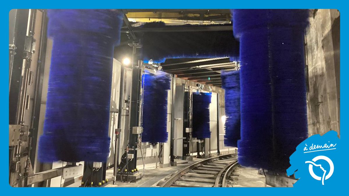 Ligne2_RATP's tweet photo. [Inauguration] La machine à laver de la #ligne2 a été inaugurée ce 22 septembre. 💦 Elle fait partie des 10 machines à laver du métro #RATP, réparties sur le réseau. https://t.co/p7cQbej7nP