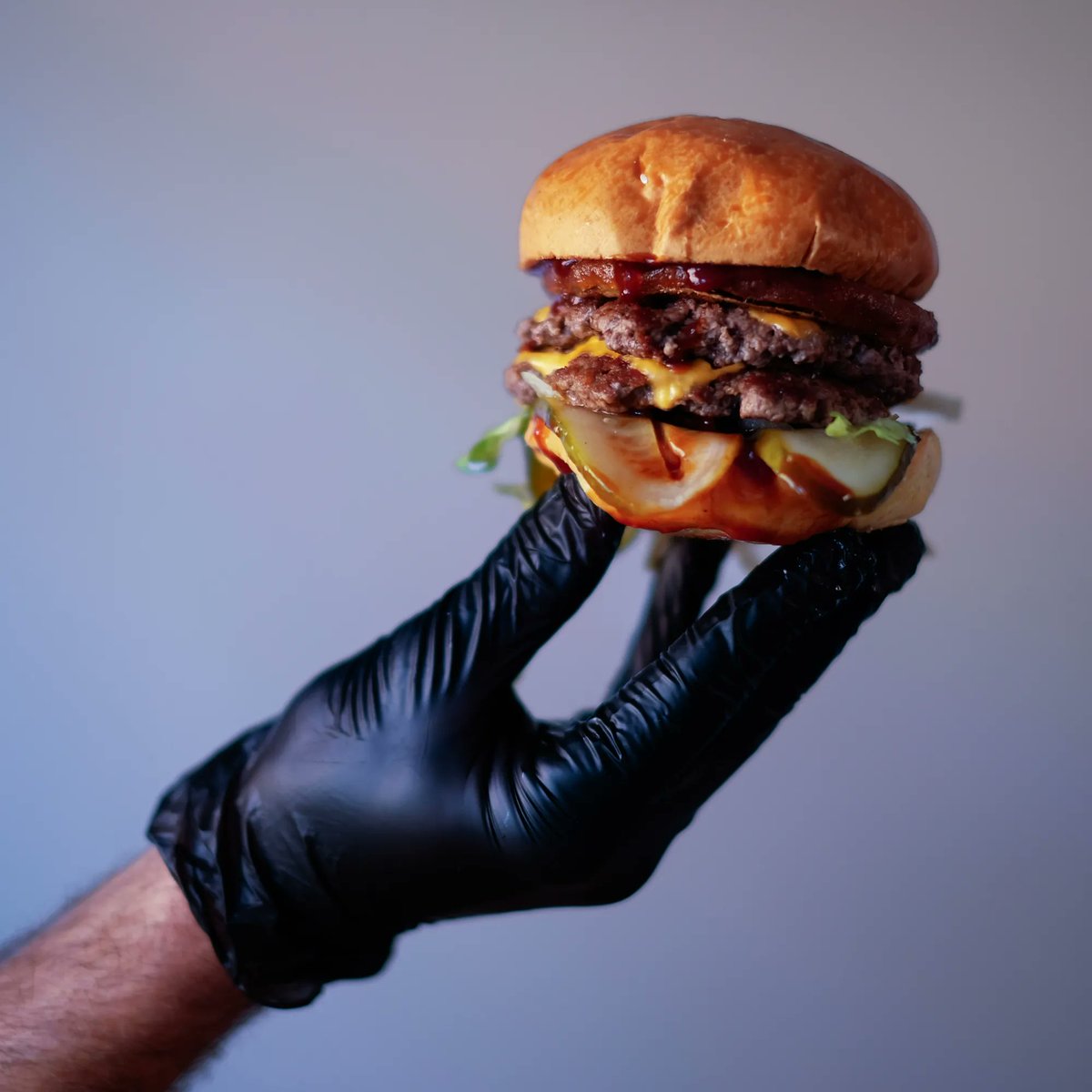 CHEFS KISS 🤌 No faff, no frills. Just good burgers to eat in or takeaway. Every day, 5-9pm. What are you waiting for? 📞 or message. 🍔 #cowshedburgers #burgersofinstagram #scarborough #northyorkshire #burgerporn #scarboroughfood #streetfood #burgerjoint #burgers