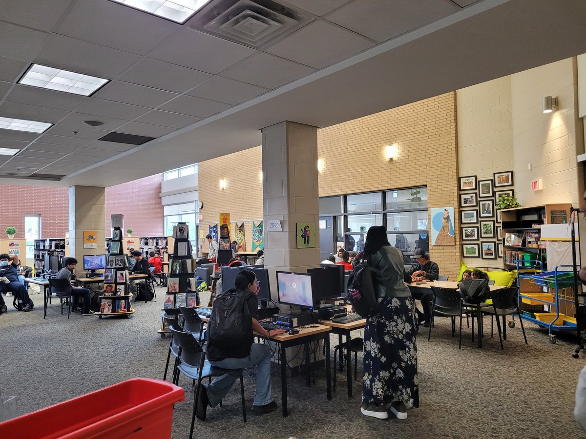 Ms_St_Aubyn's tweet photo. Another jam packed lunch hour in the #LASSLLC!  I definitely missed having students back here in person. Libraries are the ❤️ of a school 🥰😍🤩.  @LASSinspires https://t.co/gN1bwNpOCZ
