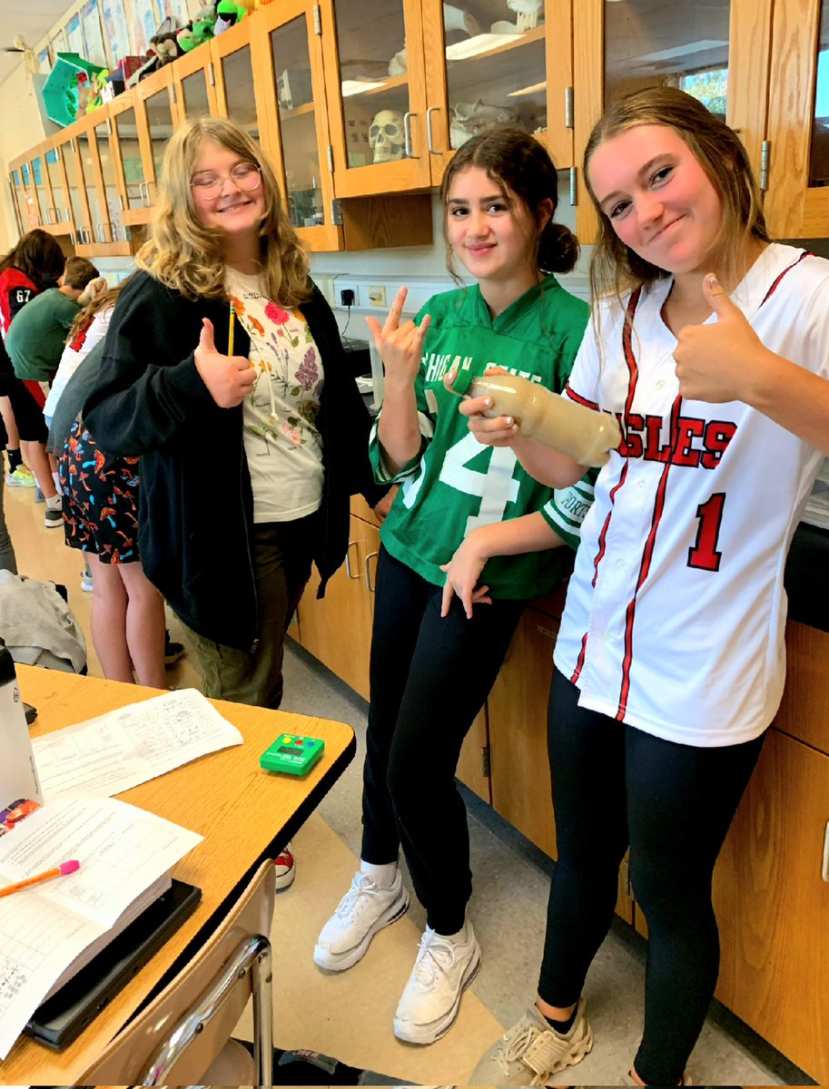 SMMHSEagles's tweet image. #MSscience 7th graders had fun using Cheerios in a lab on Separating Mixtures. #SMMHSsoars