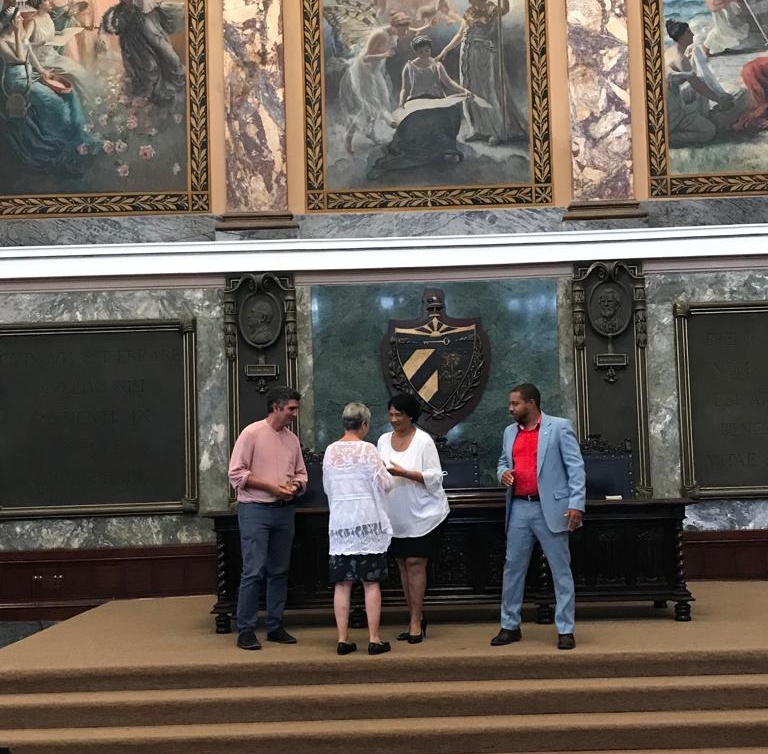 UdeLaHabana's tweet photo. #HoyEnLaUH 
Ahora mismo en el Aula Magna de la @UdeLaHabana se realiza el acto de entrega del "Sello Valdés Rodríguez", reconocimiento que se entrega a personalidades e instituciones destacadas en el cultivo y la enseñanza del arte cinematográfico.
#295UH #AlmaSaberEntrega https://t.co/8f51QR4Hg9