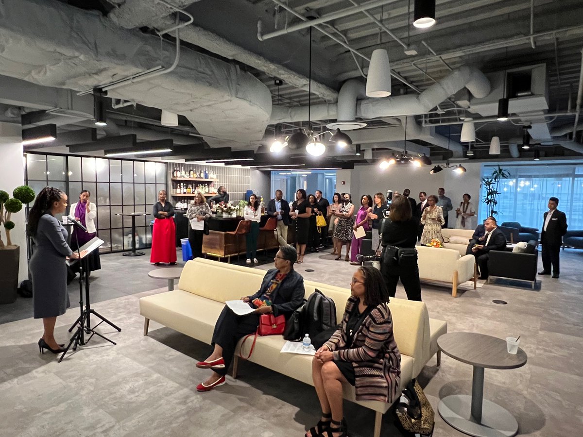 MyForefront's tweet photo. Forefront was proud to host @FundBlackChi Reception for New African American Foundation Leaders honoring @danoash (@FieldFoundation), Tovah McCord (@Nicor_Gas), Debra Walker Johnson (@ForestPresFund) and @solnanderson (@EvanstonForever).  Amazing #nonprofit BILPOC leaders in IL! https://t.co/8k7yhjgqpH