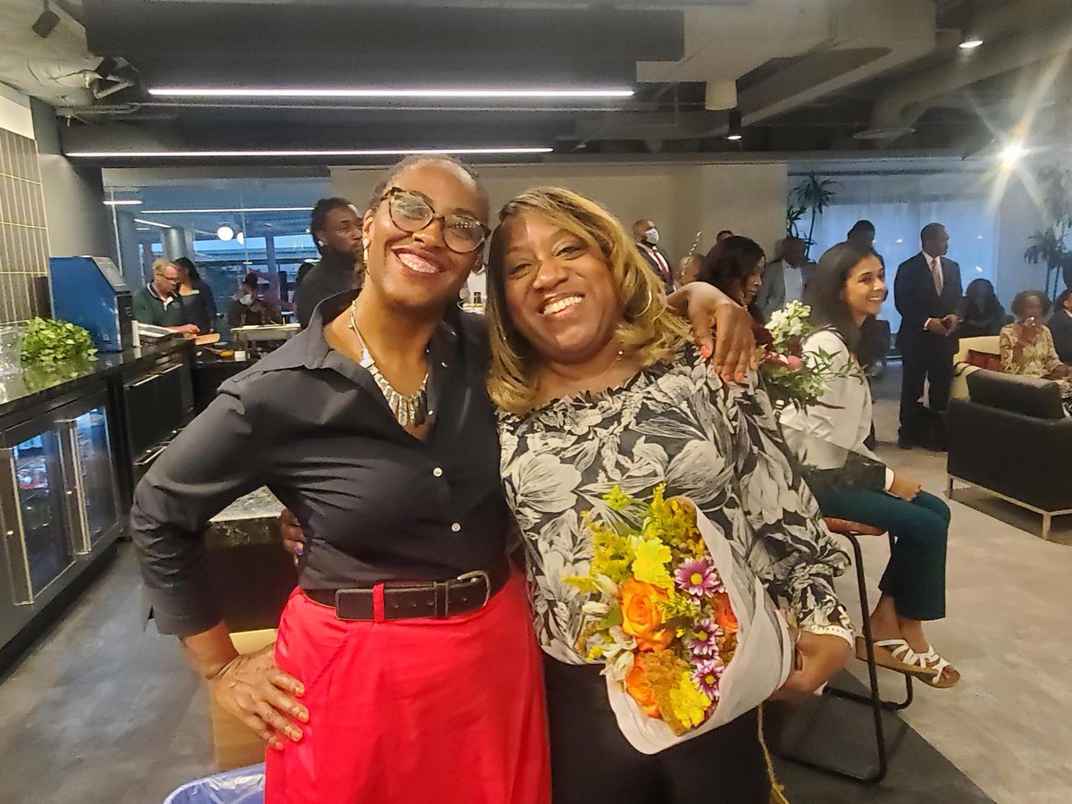 MyForefront's tweet photo. Forefront was proud to host @FundBlackChi Reception for New African American Foundation Leaders honoring @danoash (@FieldFoundation), Tovah McCord (@Nicor_Gas), Debra Walker Johnson (@ForestPresFund) and @solnanderson (@EvanstonForever).  Amazing #nonprofit BILPOC leaders in IL! https://t.co/8k7yhjgqpH