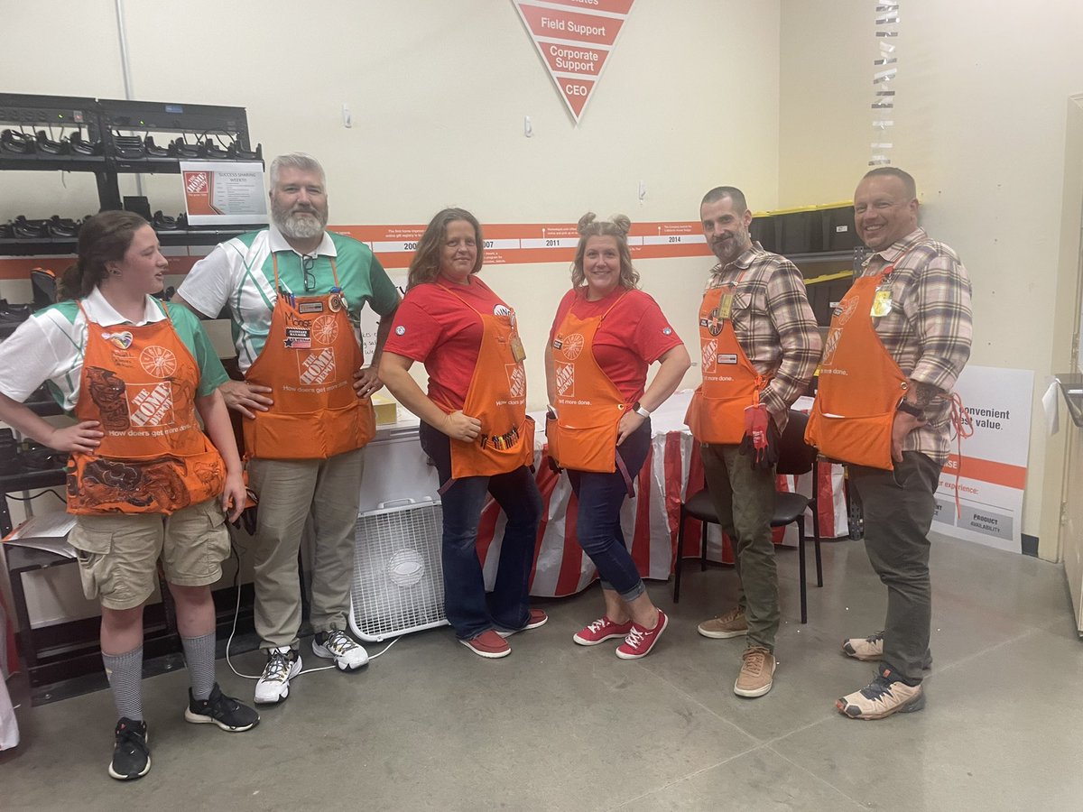 MDep26's tweet photo. Spirit week before our success sharing weekend celebration! College team color day Monday and Twin day yesterday. I got my “little moose” a shirt to wear with me! https://t.co/C4ulpJEEUz