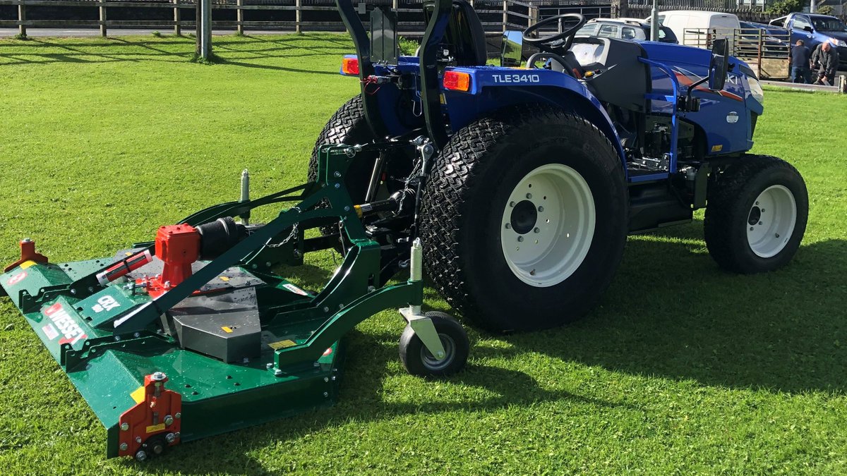RobertKee_DL's tweet photo. New Product📣🚨
The Wessex CRX 180 Multicut Rotary Mower new to Robert Kee. Designed for use on sports grounds and pitches ⚽️🏈🏐
Features a rear roller mower for maximum results🙌🏻 Speak to our sales team for more information☎️

#rotarymower #rollermower #sportsmower #turfcare https://t.co/R88KjIj8ga