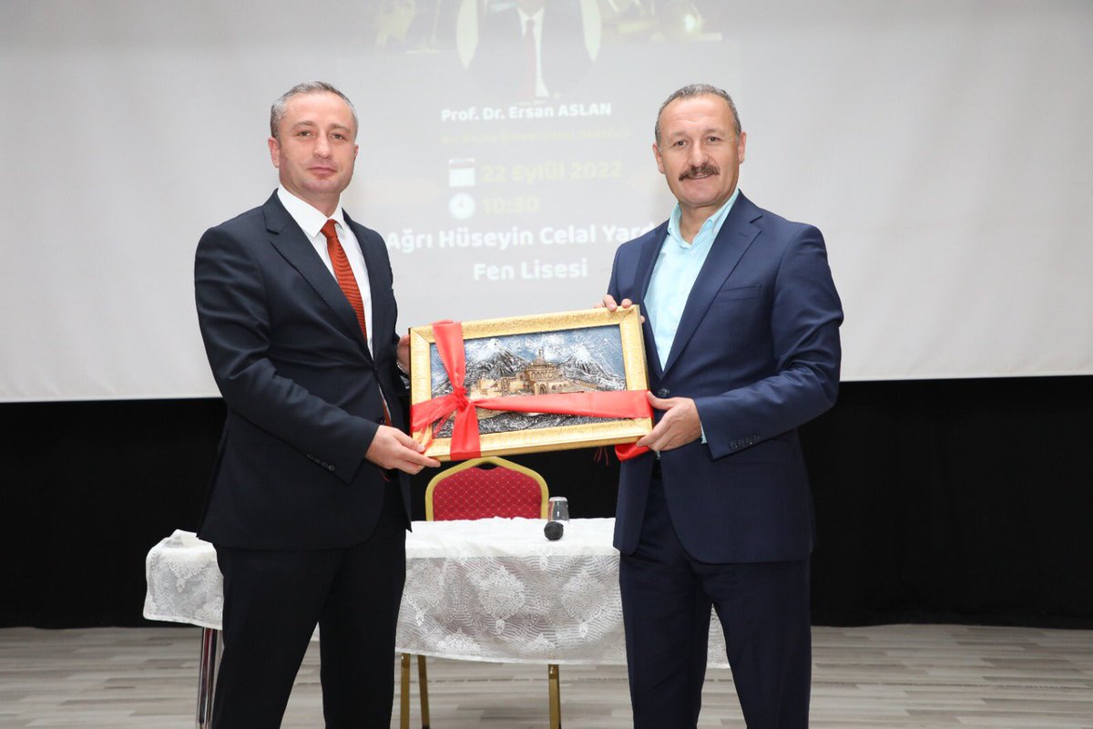 hcyfl04's tweet photo. “Fuat Sezgin Ve İslam Bilimler Tarihi Konferansı”nda Kırıkkale Üniversitesi Rektörü Prof.Dr.Ersan ASLAN’ı ağırladık. Öğrencilerimize zaman ayırdıkları için hocamıza  teşekkür ederiz.@hasan_kokrek @agrimem @AgriValilik https://t.co/33yXOeQE7Q