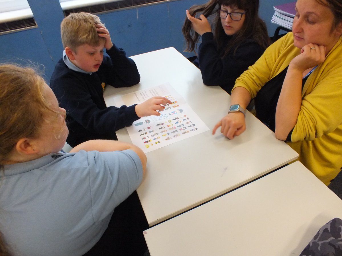 DyniaethauYDO's tweet photo. ๐ฃ๏ธ๐Da iawn ddisgyblion Bl.7 yn trafod unigolion enwog yn eich gwersi Dyniaethau yn ddiweddar. Well done Yr. 7 pupils discussing famous individuals in your Humanities lessons recently. #Llafaredd #Oracy ๐คฉ๐ https://t.co/eeZfmbopMJ
