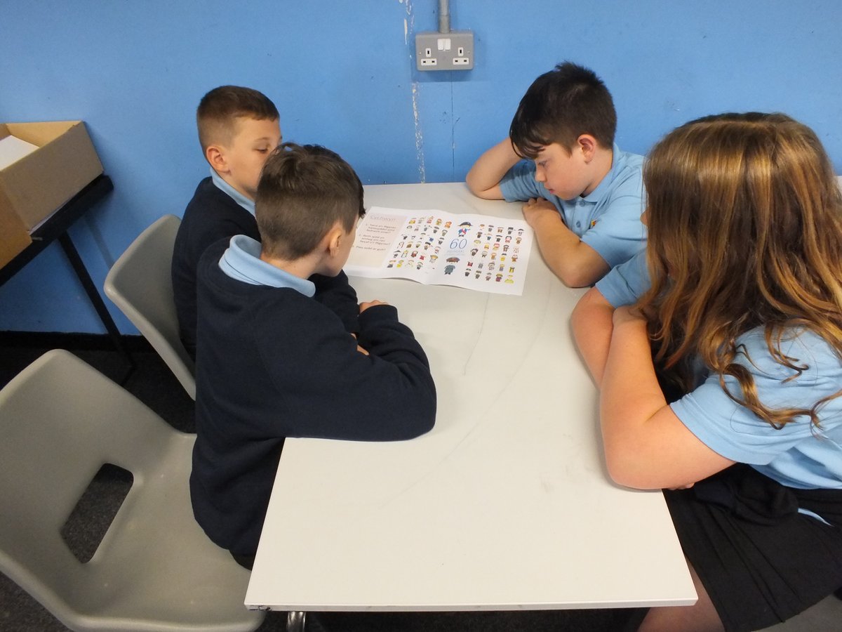 DyniaethauYDO's tweet photo. ๐ฃ๏ธ๐Da iawn ddisgyblion Bl.7 yn trafod unigolion enwog yn eich gwersi Dyniaethau yn ddiweddar. Well done Yr. 7 pupils discussing famous individuals in your Humanities lessons recently. #Llafaredd #Oracy ๐คฉ๐ https://t.co/eeZfmbopMJ