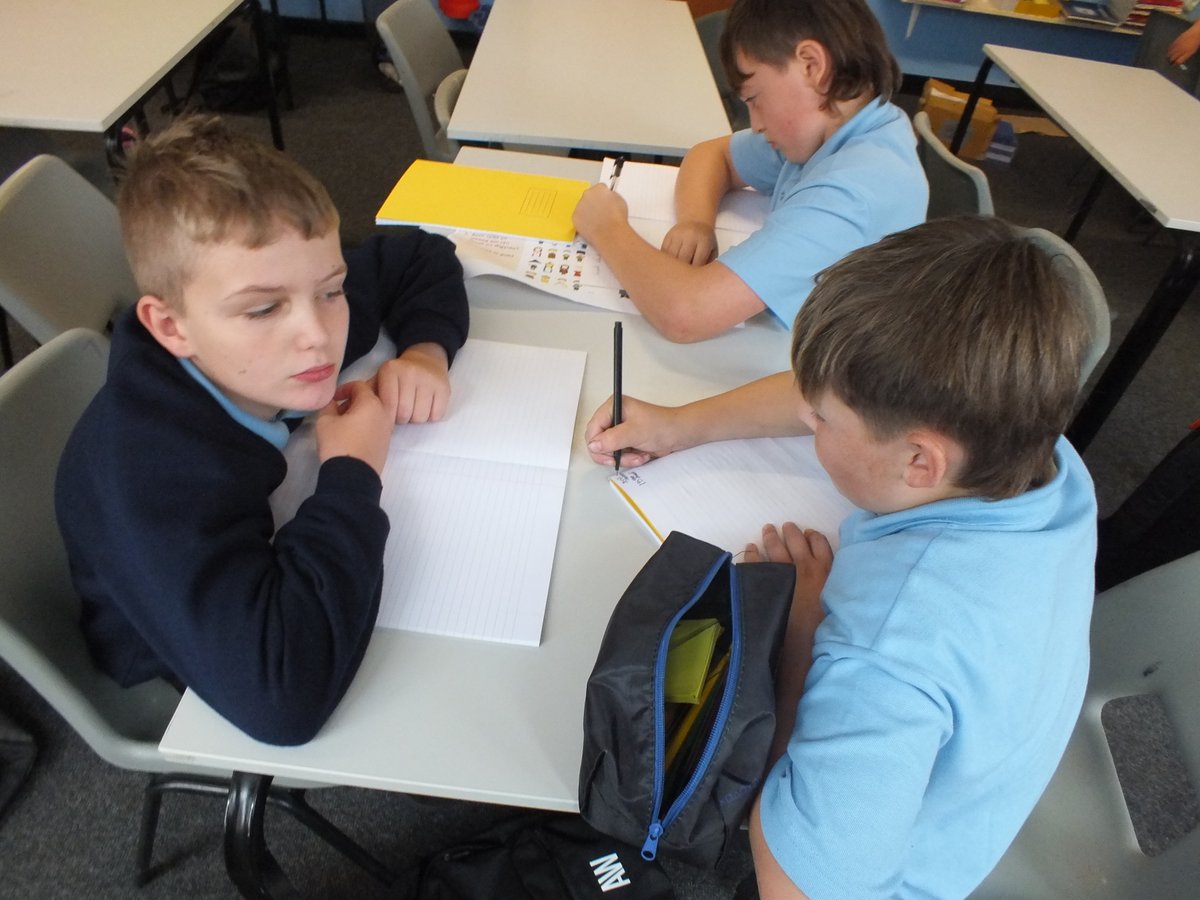 DyniaethauYDO's tweet photo. ๐ฃ๏ธ๐Da iawn ddisgyblion Bl.7 yn trafod unigolion enwog yn eich gwersi Dyniaethau yn ddiweddar. Well done Yr. 7 pupils discussing famous individuals in your Humanities lessons recently. #Llafaredd #Oracy ๐คฉ๐ https://t.co/eeZfmbopMJ