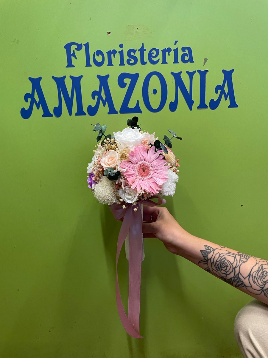 AmazoniaLeganes's tweet photo. ¡Feliz jueves a todos!
Precioso ramo preservado que eligió una novia para el día más importante de su vida.💐
📱912283199/ 605667793
📍C/Santa Rosa 9 (Leganés)
También nos podéis seguir en Instagram: amazonialeganes https://t.co/nAs9fC6S2Z