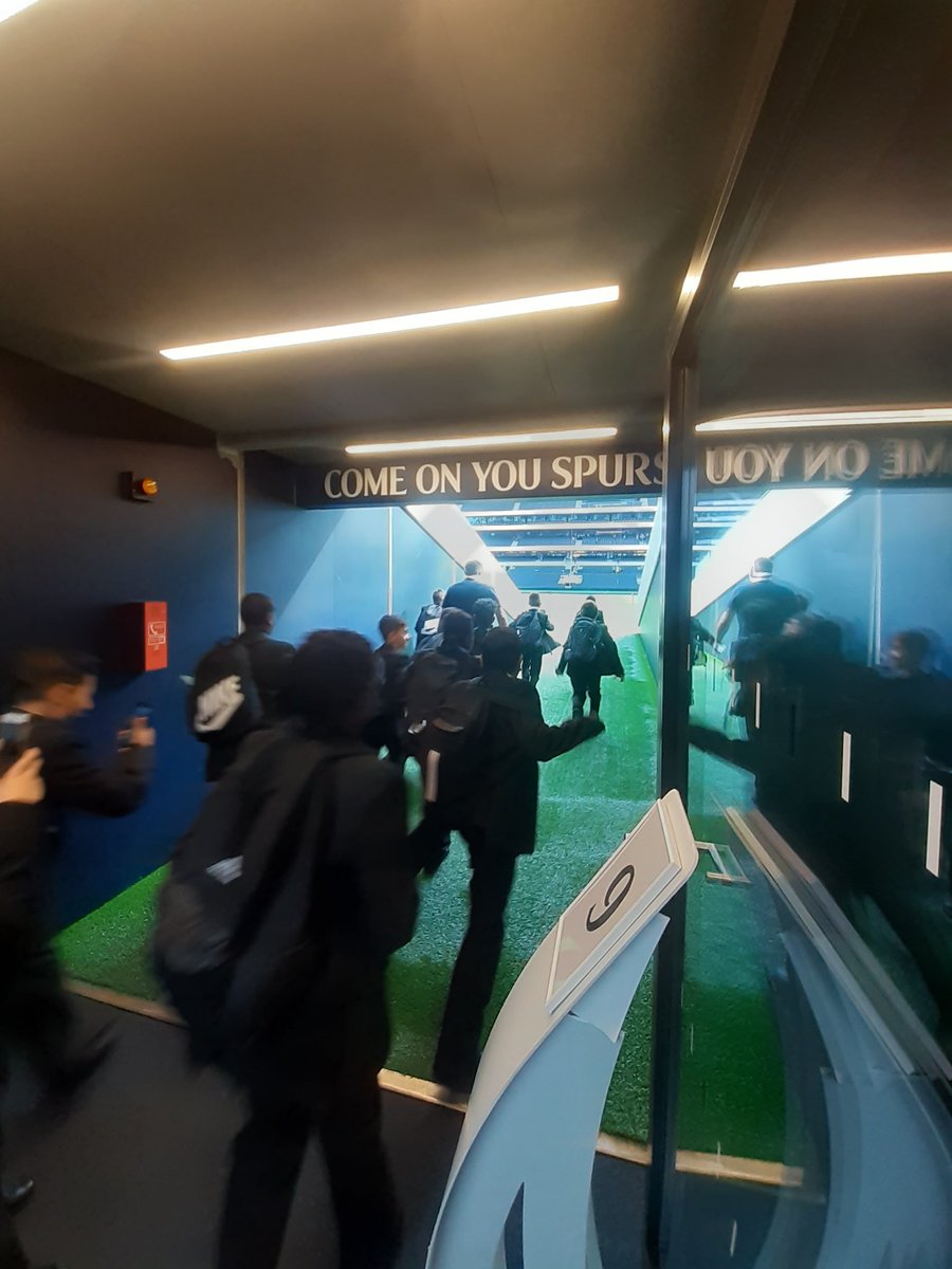 Dukes_Media's tweet photo. Thanks for the tour @SpursOfficial ⚽️ https://t.co/IeTGmD44vk