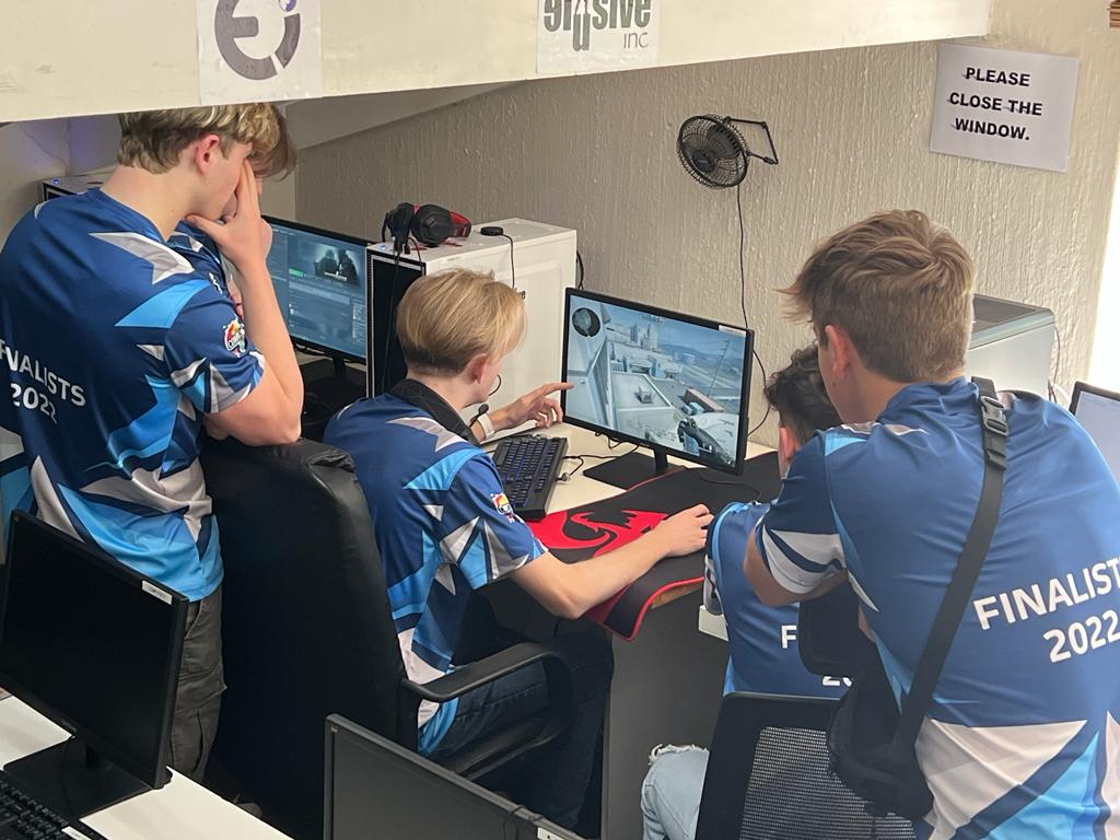 ChilliBigWilli's tweet photo. Thank you so much to Edu Inc for allowing us to practice by them in preparation for our finals, we owe them a lot! 

Thanks to them praccing is now possible in joburg!

@ComicConAfrica @VSGamingWorld https://t.co/dzZMfUMsbJ