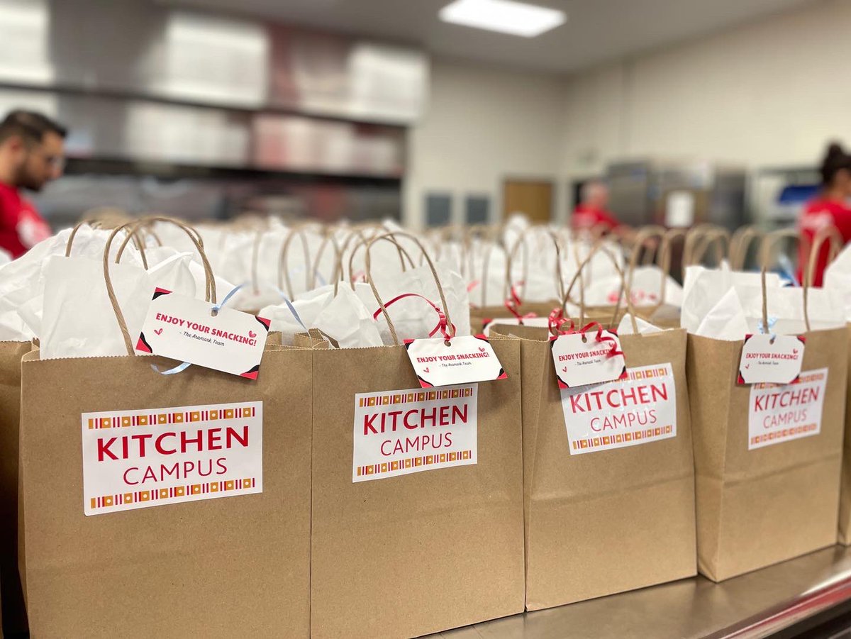 UTSADining's tweet image. The Aramark team had a great time volunteering today at the Kitchen Campus. We’re grateful to all who volunteered! @aramarkcommunity 

#aramarkvolunteer #volunteer #abcday #aramark