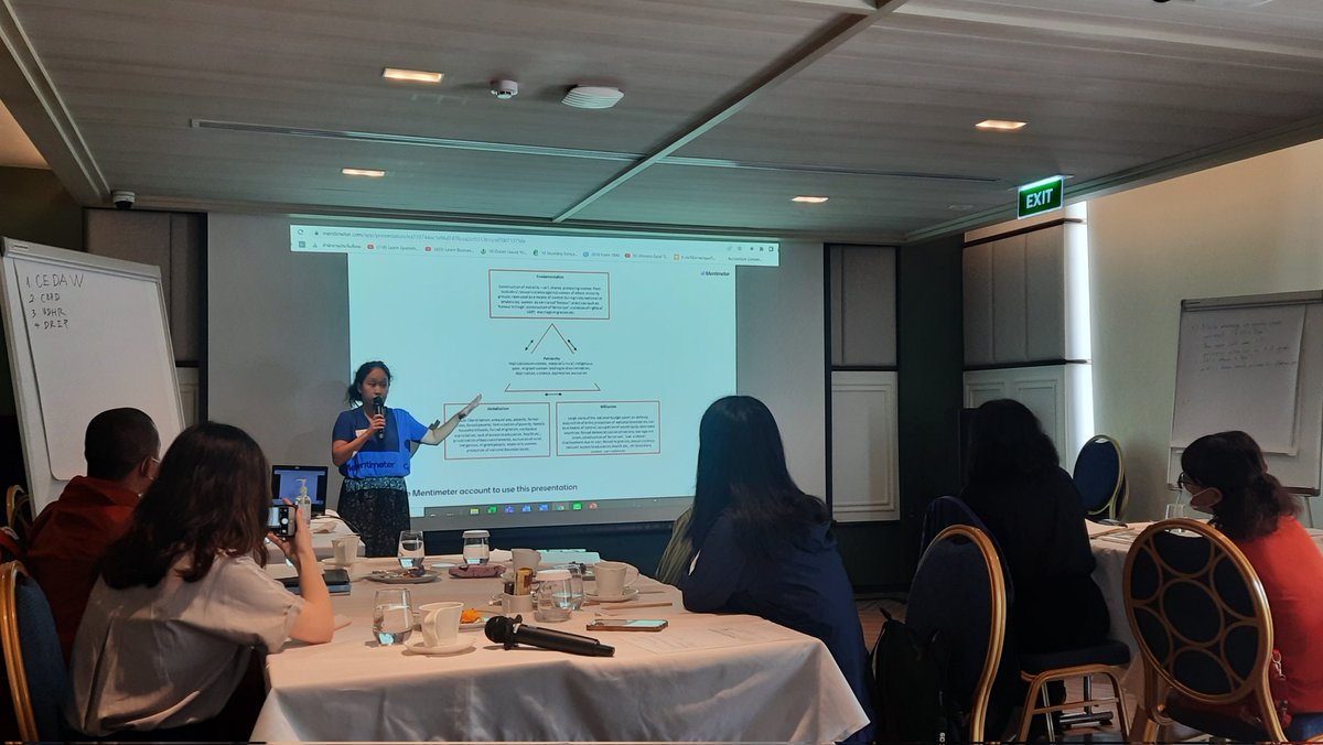 van_nthh's tweet photo. Mekong journalists had fruitful discussions on gender and water governance at a workshop hosted by @earthjournalism. We shared and learned a lot about journalism practices and environment journalism in the region. I felt like home here thanks to the warmth of journalists and host https://t.co/QytwbO23ov