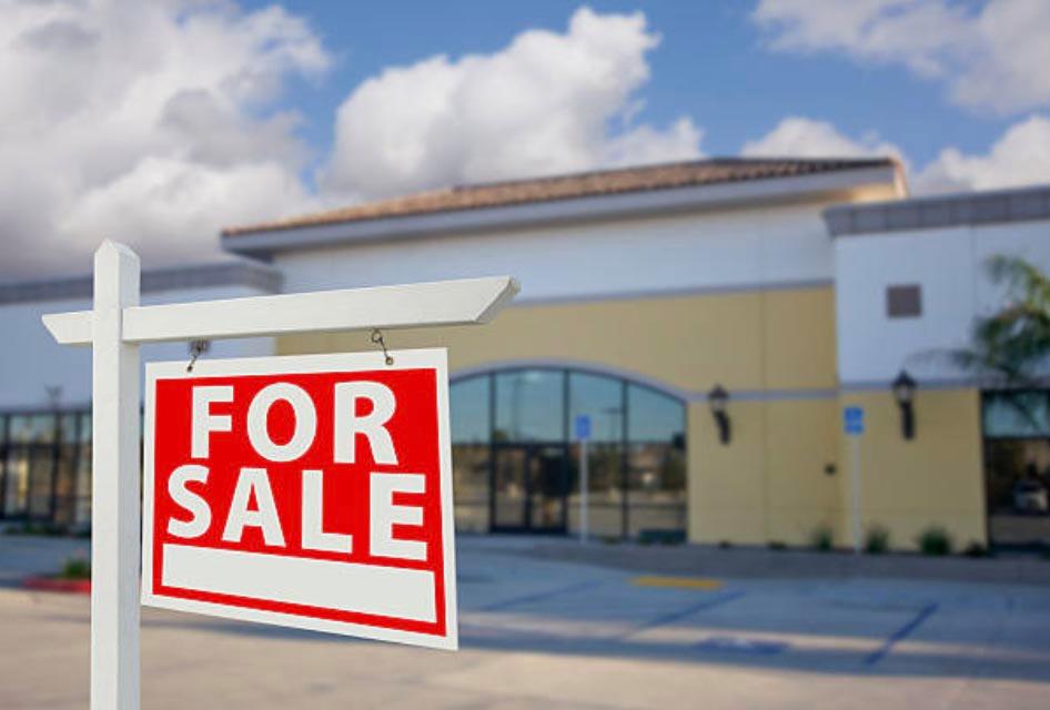 CorpInvestment's tweet photo. Differences in the marketing materials and approach to attracting buyers for a commercial real estate property vs. an operating business are the concern for confidentiality and the establishment of an asking price. Read our latest blog post for more:  https://t.co/vK7chyVJ8X https://t.co/Kz9P2u53hq