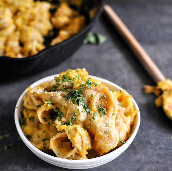 BayouBakery's tweet photo. Say #cheese! Craving some #southerncomfort food? We have just the thing-- #CheesyMac! Ooey Gooey and oh so delicious -- you'll want a bite, or two, outta dat! We've got your finger-lickin' good food covered! https://t.co/hSgSdjzyHY