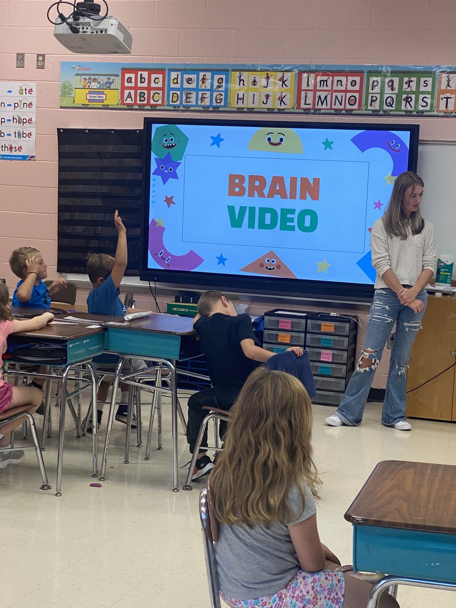AveryCountyCTE's tweet photo. CTE students in @susanhawkins67 Health Science class made a special visit to FTE today to teach students about the brain. #CTEforNC #AveryCTE https://t.co/ECgS8H5uIk