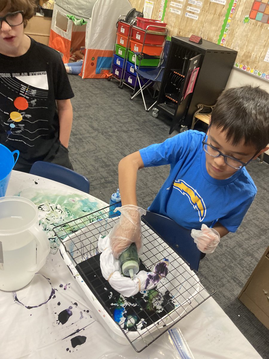 StanwicksKids's tweet photo. We have a field trip coming up which means tie dye shirts! This is one of my favorite things to do with my class. We chose to use blue for Wineteer, green for Derby and purple for our military students. 
#wineteerstrong #derbyproud #greenismagic https://t.co/zwwsYFvmXs