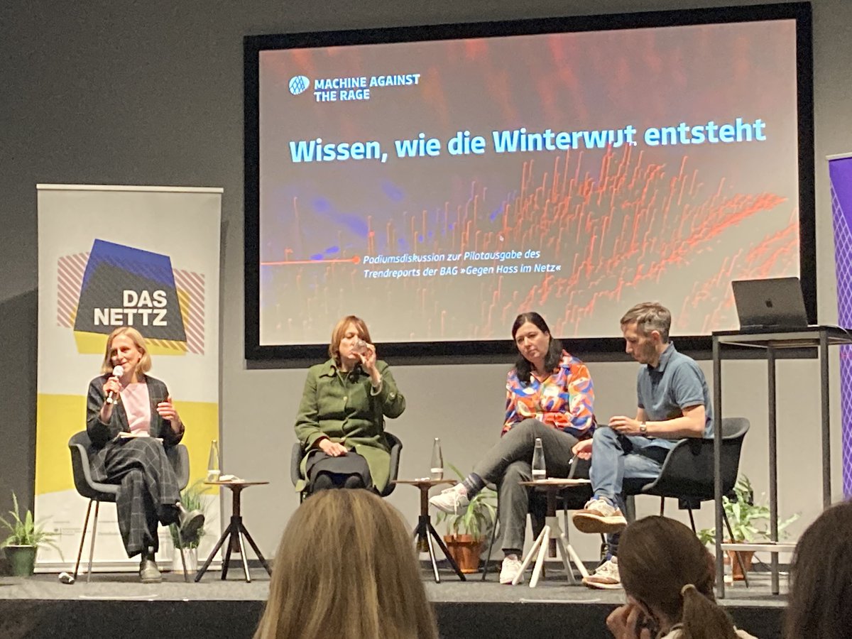 Katja Jaeger (@katjajaeger) on Twitter photo <a href="/nadineschka/">Nadine Brömme</a> von @Das_NETTZ eröffnet nun das Panel aus <a href="/raeuberhose/">Karolin Schwarz</a> <a href="/gabrielakeller/">gabriela keller</a> und <a href="/maik_fielitz/">Maik Fielitz</a> zum Thema „Wissen, wie die Winterwut entsteht“ <a href="/nadineschka/">Nadine Brömme</a> von @Das_NETTZ eröffnet nun das Panel aus <a href="/raeuberhose/">Karolin Schwarz</a> <a href="/gabrielakeller/">gabriela keller</a> und <a href="/maik_fielitz/">Maik Fielitz</a> zum Thema „Wissen, wie die Winterwut entsteht“