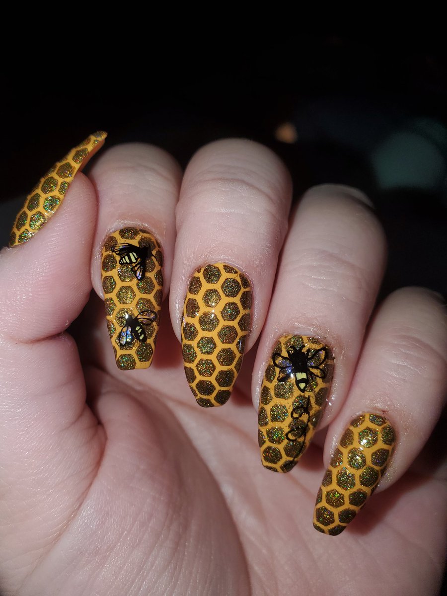 McKayleighP's tweet photo. As soon as I saw Amber Apathy in the #DarkRainbowHolo collection, I knew it would be perfect for this design! I used #ButterscotchHop, #AmberApathy, #BananaHacks, and #SonicUnicornSkin !
#JusticeForAmberApathy #HoloTaco
@nailogical @holotaco https://t.co/MW4O3qM4lC