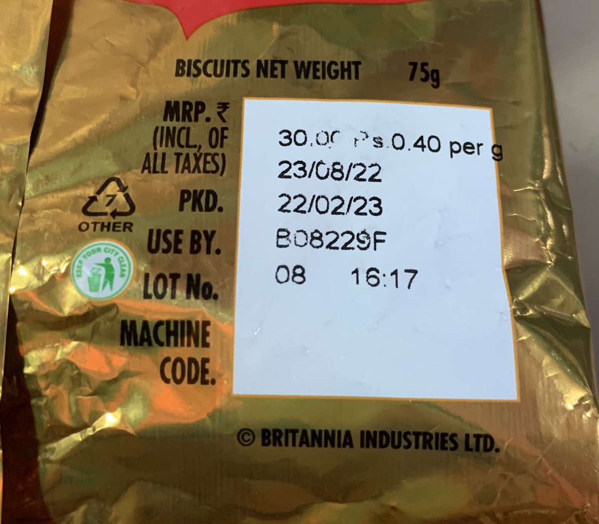 ManaliMistry7's tweet photo. It was not crispy from inside, I felt like I was having a plain dough. I am a fan of little hearts and I am having it since my teenage and never noticed a change of taste but this time I was really disappointed…#Britannia 
Please look into it.🙏🏻 https://t.co/GELfKbiclA