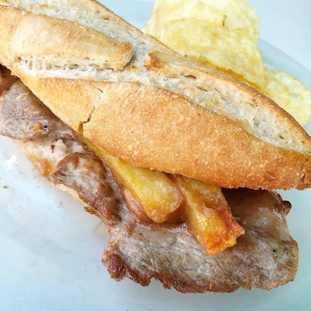 Montereros's tweet photo. Vaya días de calor nuevamente estos días miarma esta noche os esperamos enlaterrazadelamarujanosvemos para saborear una cruzcampo de sevillanas maneras os tenemos preparado una gran variedad de tapas platos todos de elaboración propia frescos y de calidad como nuestro MANTECAITO https://t.co/2flKQDnqRx