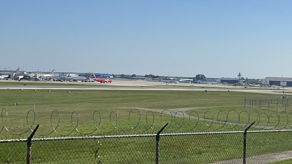 Sultry552's tweet photo. Plane spotters treat at @CLTAirport Overlook yesterday. Love to capture a @SouthwestAir Tennessee Livery📷😍 https://t.co/8dIfz6Fbb6