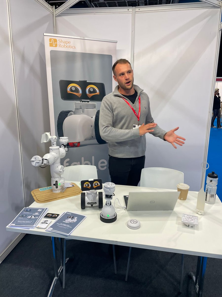 MrsSmithAHT's tweet photo. Thanks to Callum @ShapeRobotics for showcasing their teaching resources to embed Digital across the curriculum with @MissJMiller7 & I - impressive! We never tinkered with @VEXRoboticsUK but can’t wait to learn about this next week with Kevin @SSERCDigital #SEE22 @scot_edu_expo https://t.co/xLrDD68o6p