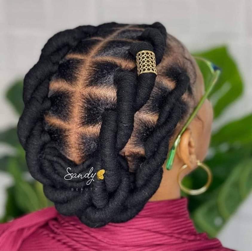 African threading styles never dissapoint 🙌🏽 Style suits both natural n  relaxed hair 👌 Price:25,000/= Tunapatikana; (Bolt/Goo... | Instagram