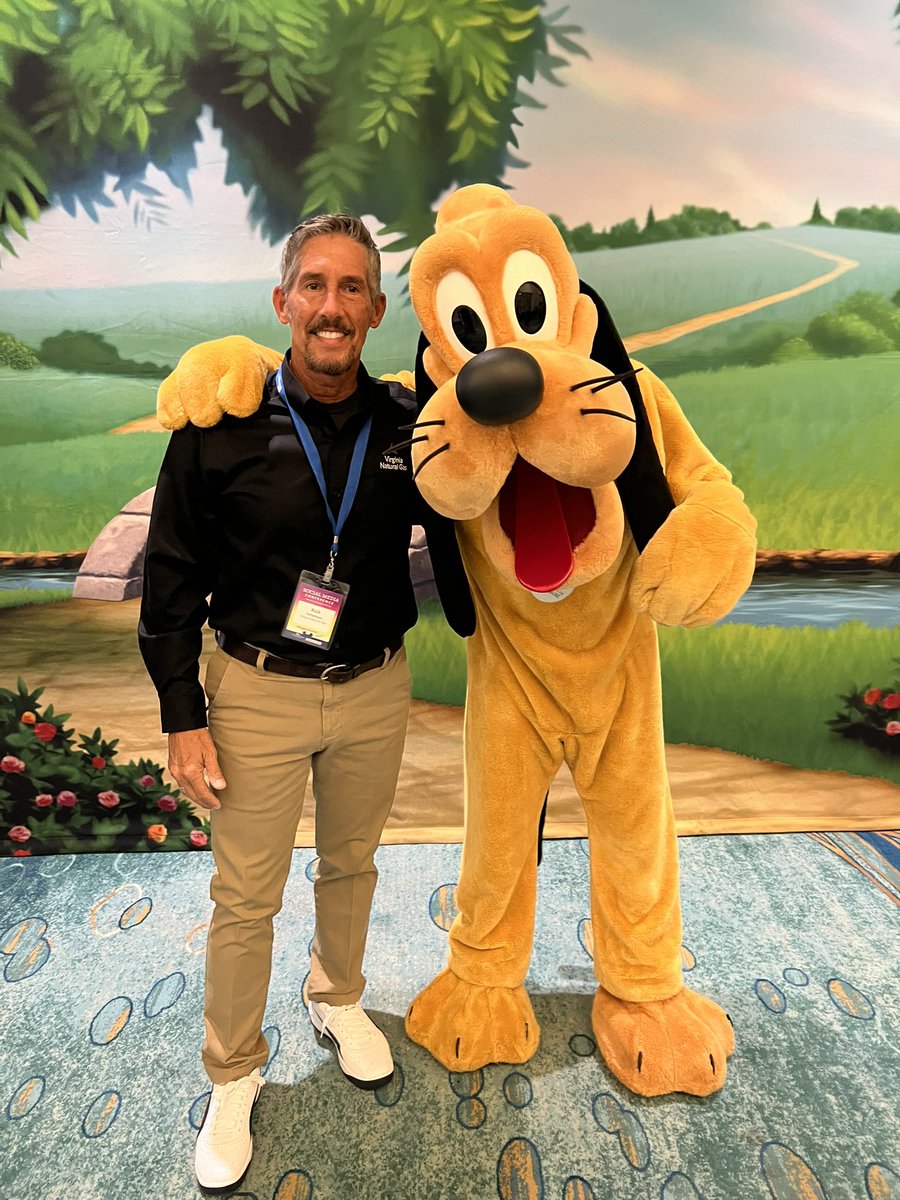 Never know who you will run into at the <a href="/RaganComms/">Ragan.com</a> social media conference! #RaganDisney