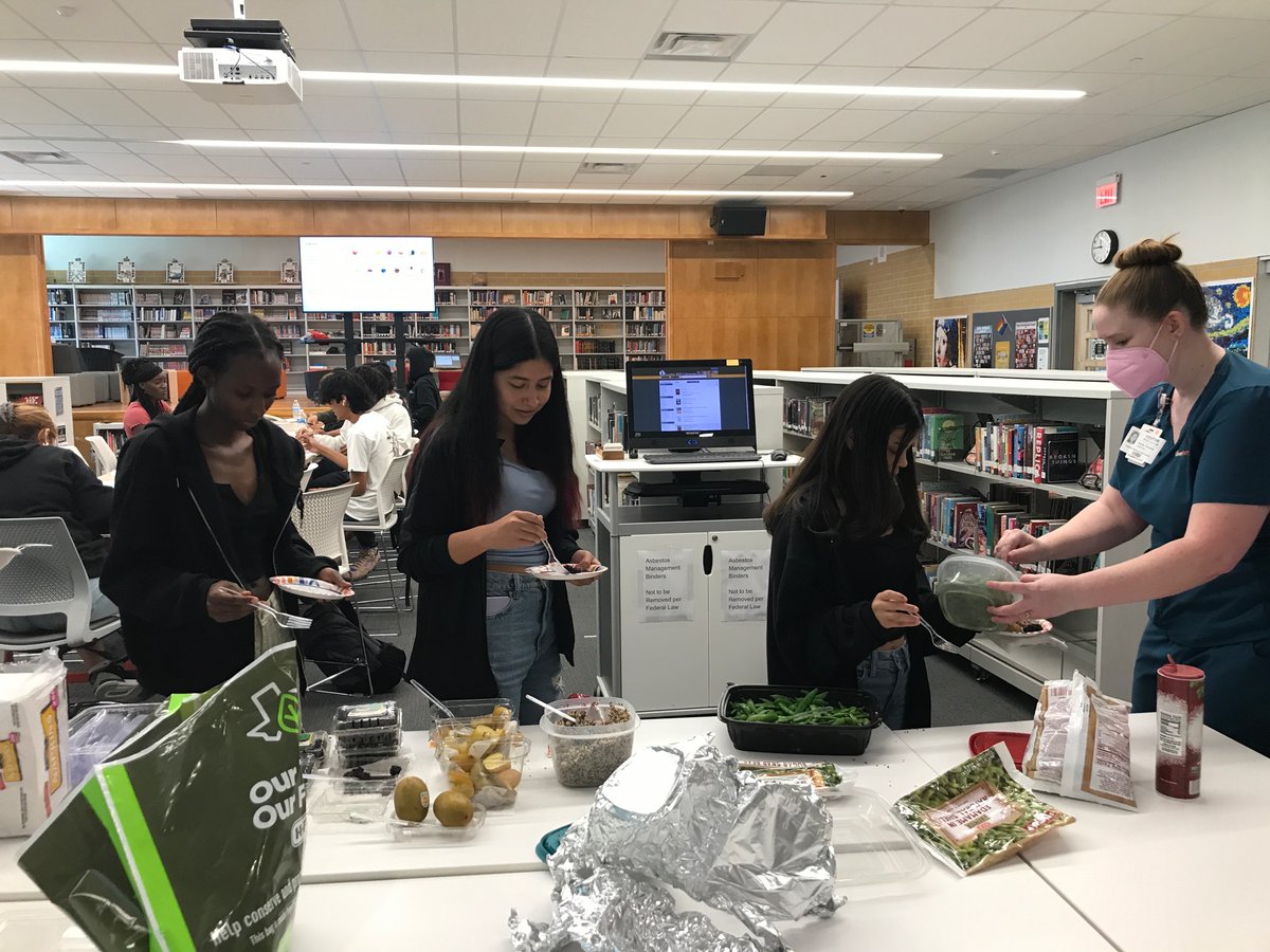 EastsideMHSLib's tweet photo. Trying out new healthy foods with a dietician @CommUnityCareTX  in the library @EastsideECHS https://t.co/bp8Li7RO1l