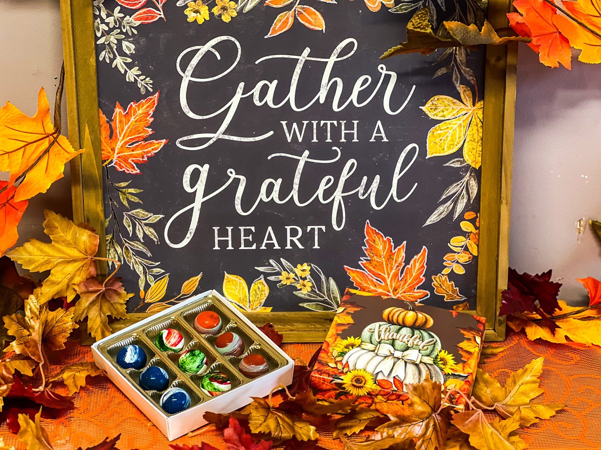 AmicciDesserts's tweet photo. Fall is officially here, and what better way to kick the season off than with the release of our fall collection which includes this Thanksgiving box.

Details on our website. 

#ottawa #gatineau #fall #thanksgiving #caramel #apple #pumpkin https://t.co/gLJVGrnb0M