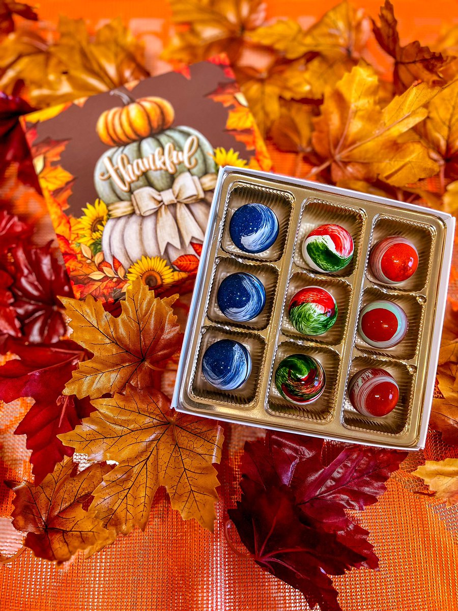 AmicciDesserts's tweet photo. Fall is officially here, and what better way to kick the season off than with the release of our fall collection which includes this Thanksgiving box.

Details on our website. 

#ottawa #gatineau #fall #thanksgiving #caramel #apple #pumpkin https://t.co/gLJVGrnb0M