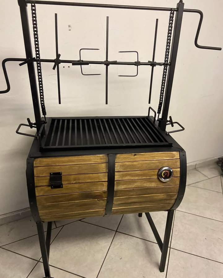 ry2mtz28's tweet photo. @adrianm10 Apoya con RT para mi rifa de asador, paquete para asar carne y playera diseño propio de @Once12_Jos más info por DM 🙏 https://t.co/CtM8ljP6jG