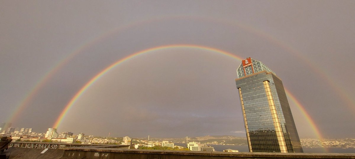Bugün çektiğim bu fotoğrafı bi yerde paylaşmazsam çatlardım...