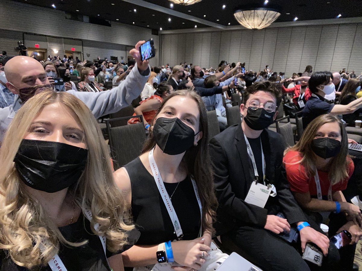 #ONA22selfie time with my <a href="/UGAGrady/">UGA Grady College</a> peeps! <a href="/ABalsavias/">Ashley Balsavias</a>, <a href="/amandacbright/">Amanda Bright</a> and <a href="/citizensoup/">Alex 🐈‍⬛🐈‍⬛🐈</a>