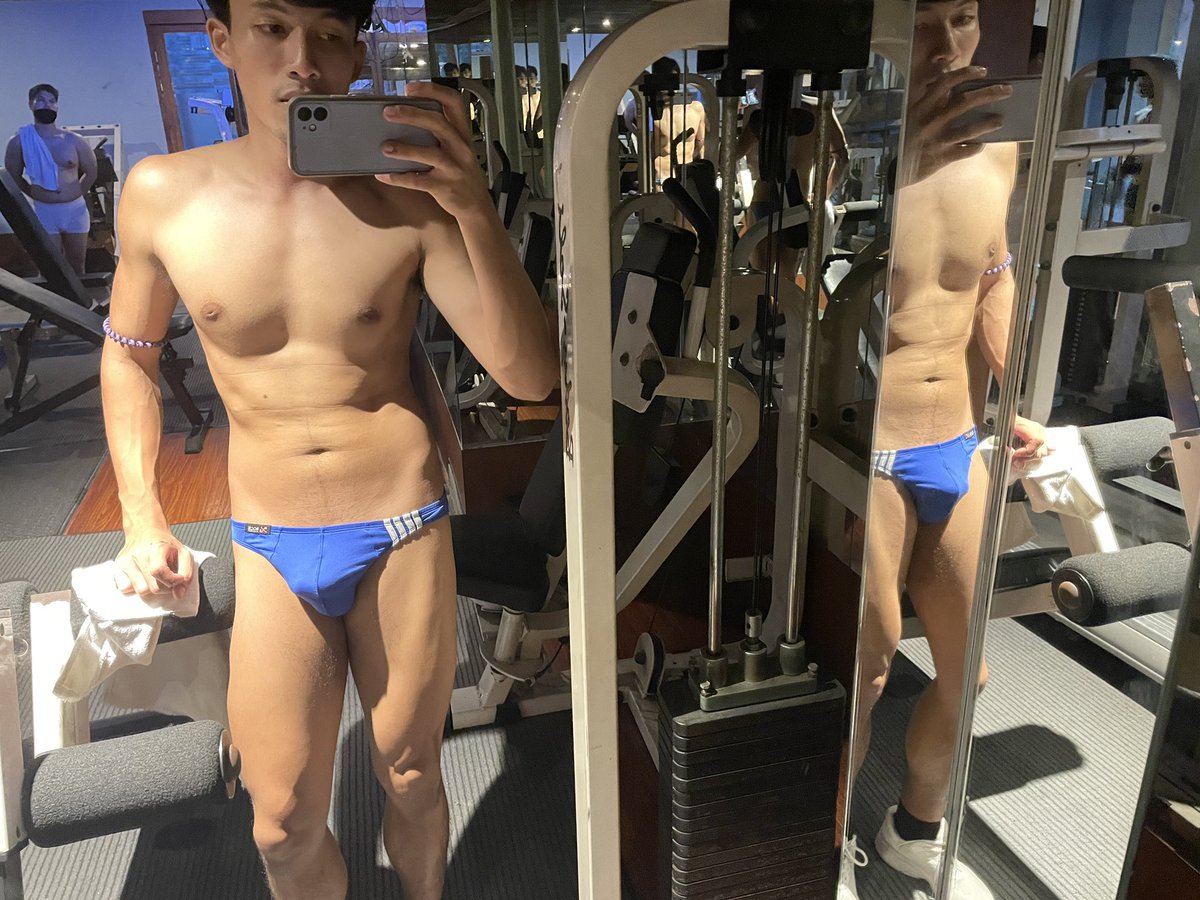 แงงงง ช่วงนี้ไม่มีเวชาเข้ายิมเลย เข้าแค่อาทิตย์ละครั้งเอง กล้ามหายแน่เลย😥😥