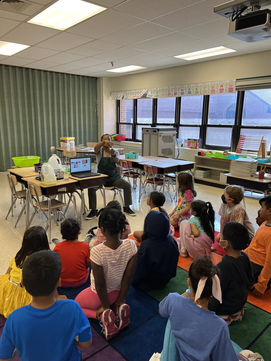 TinaLeoneT1IS's tweet image. #STEMclasses are underway @RollingTerrace! Ms. Livingston’s classes learned about chemical reactions & made #lavalamps and Ms. Dawson’s class learned about material properties to design & made #structures.