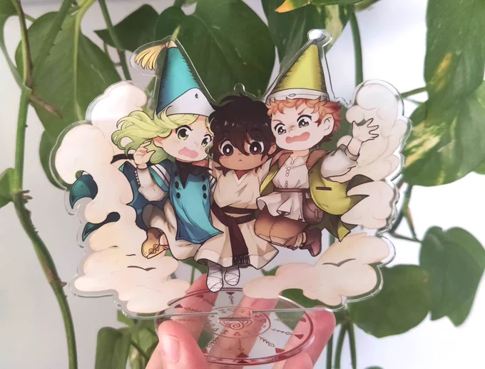 Llevaré tambien el stand acrílico (15 cm)  de Atelier con Coco, Coustas y Tartah , con la base impresa con el hechizo de vuelo potenciado#witchhatatelier #Δ帽子 