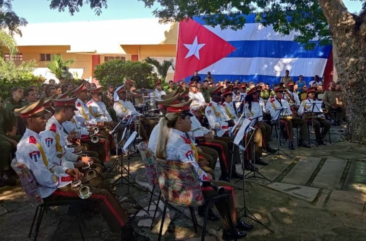 GHNordelo5's tweet photo. Visitamos la prestigiosa Unidad de Ceremonias de las FAR, y compartimos con su joven colectivo. ¡Nuestra admiración y respeto para ellos! #Cuba #CDRCuba #62SiendoPueblo #SomosDelBarrio https://t.co/KnE78QmCVe