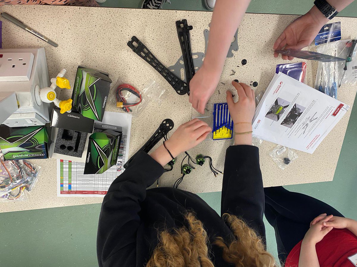 StKentsSci's tweet photo. Today saw us working with @RaytheonTech today in StK to build a functional drone, the small team of girls taking part nailed it and we even got airborne although repairs may be in order now…. #tech #stem #engineering #StKway #pilotsintraining https://t.co/CI1V5XoM3K