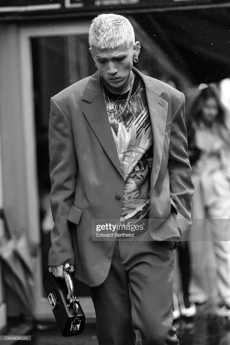 220922 | BM, Türkiye saatiyle 22.00’da Milano Moda Haftasında Hugo Boss etkinliğinde modellik yapacak! 

HUGO BOSS with BM
#HugoBossxBM #BM 
#BMxMilanFashionWeek

🔗 youtu.be/FddwhsFuPyI <a href="/_bigmatthewww/">BM</a>