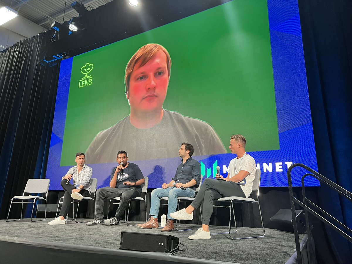 richajoshi's tweet image. great conversation on dweb social media and communication at @MessariCrypto #Mainnet2022 

@StaniKulechov @harshrajat @castig @okzaven 🔥