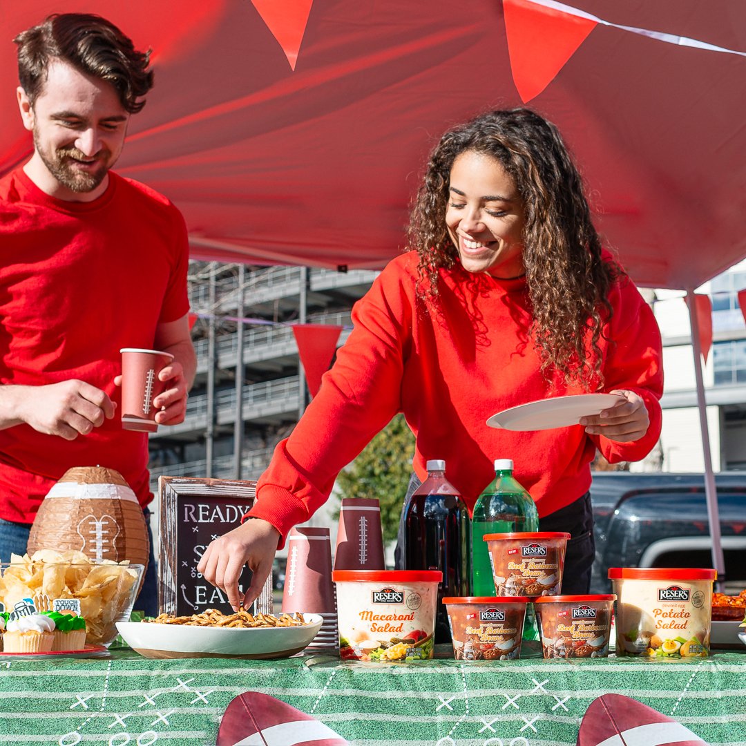 Football, tailgating, colorful foliage, and a cool, crispness in the air! 🙌 🍂 Time to trade in the tank tops for team gear and the summery sides for savory, comfort food 😊 #Resers #LetsEat #FirstDayofFall