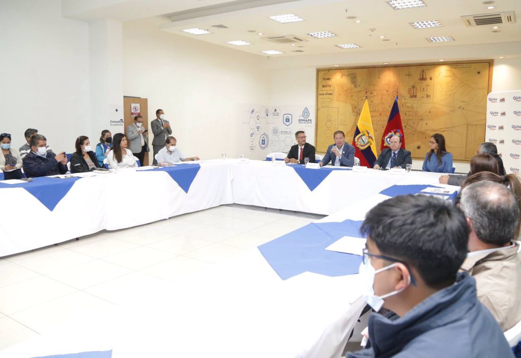 santiguarderas's tweet photo. Damos la bienvenida a los asistentes al Taller de Transparencia en Infraestructura, que se desarrolla en coordinación con @MetrodeQuito y @CoSTransparency.

Este será un espacio de intercambio de ideas y conceptos vinculados a proyectos de infraestructura del Municipio. https://t.co/J5g7S2x7rT
