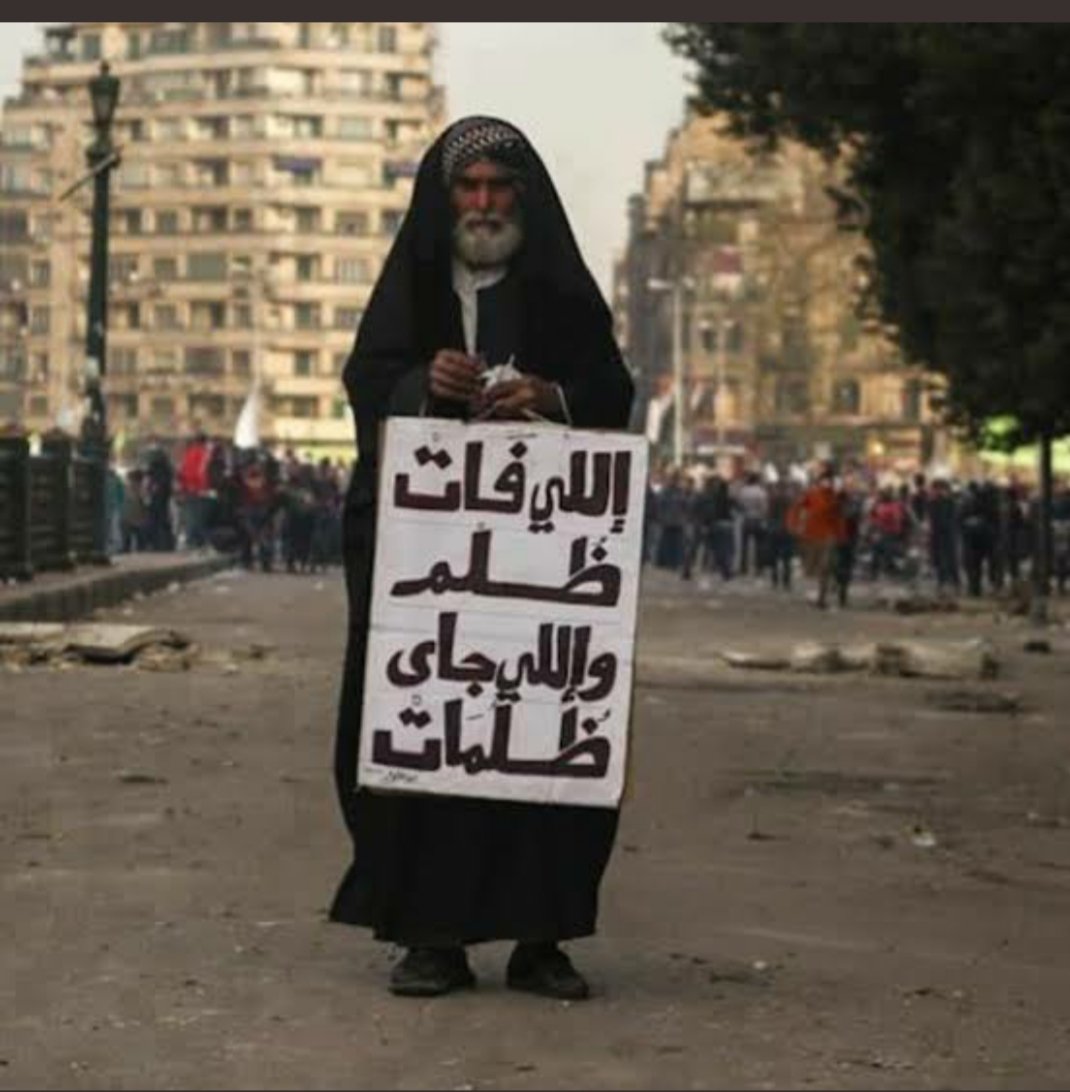 الراجل ده ظهر فجأة فى ٢٠١٣ واختفى فجاة برضو.و محدش عارف ده مين وليه ظهر وليه اختفى