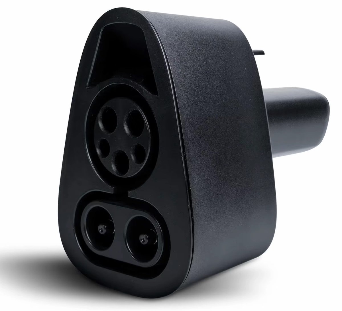 EVChargePlus's tweet photo. Tesla has officially launched their CSS Adapter.🔌 Allowing Tesla owners to charge at third party charging networks. The adapter offers up to 250kW charging speed and is available with most newer Tesla vehicles.
#evcharging #tesla #electricvehicles #electriccars #evchargeplus https://t.co/YDabfPcdO5