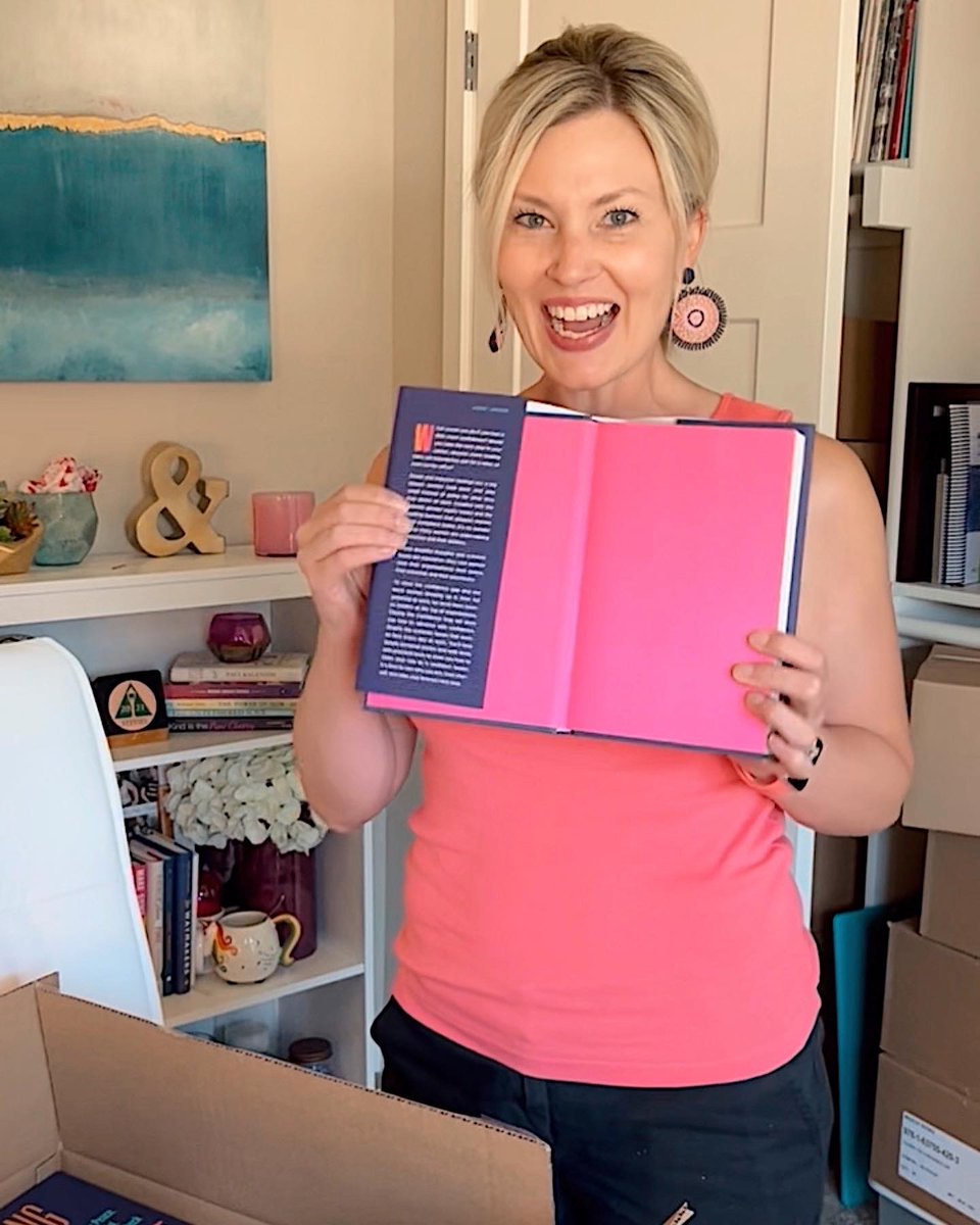 AmplifyPubGroup's tweet photo. #AmplifyAuthor Kelli Thompson’s empowering new book on women’s leadership and personal strength, “Closing the Confidence Gap,” is available for purchase now on our APG website and for preorder on all major online retailers. Link in bio. #womeninbusiness #womenleaders #confidence https://t.co/TQp7vqJd99